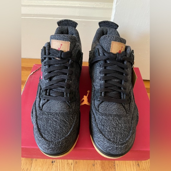 Jordan 4 Retro Levi’s Black (GS) - Size 6Y - Picture 2 of 10